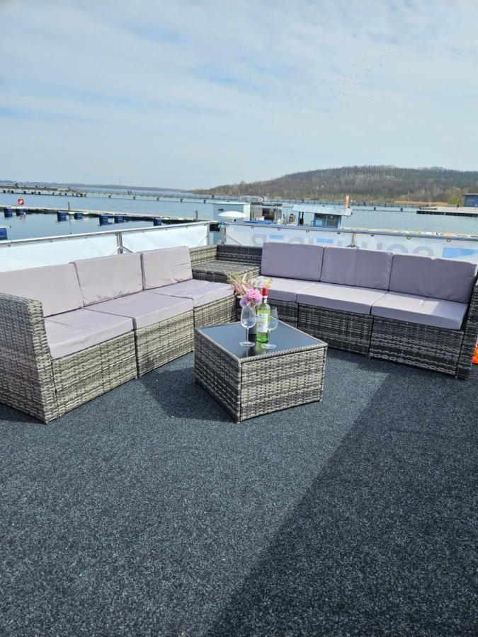 Mobiles Hausboot El'milia Hotel na wodzie *
